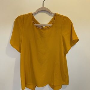 Mustard color blouse size (M)